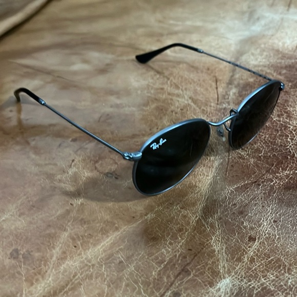 RayBan Round Sunglasses - Picture 1 of 4